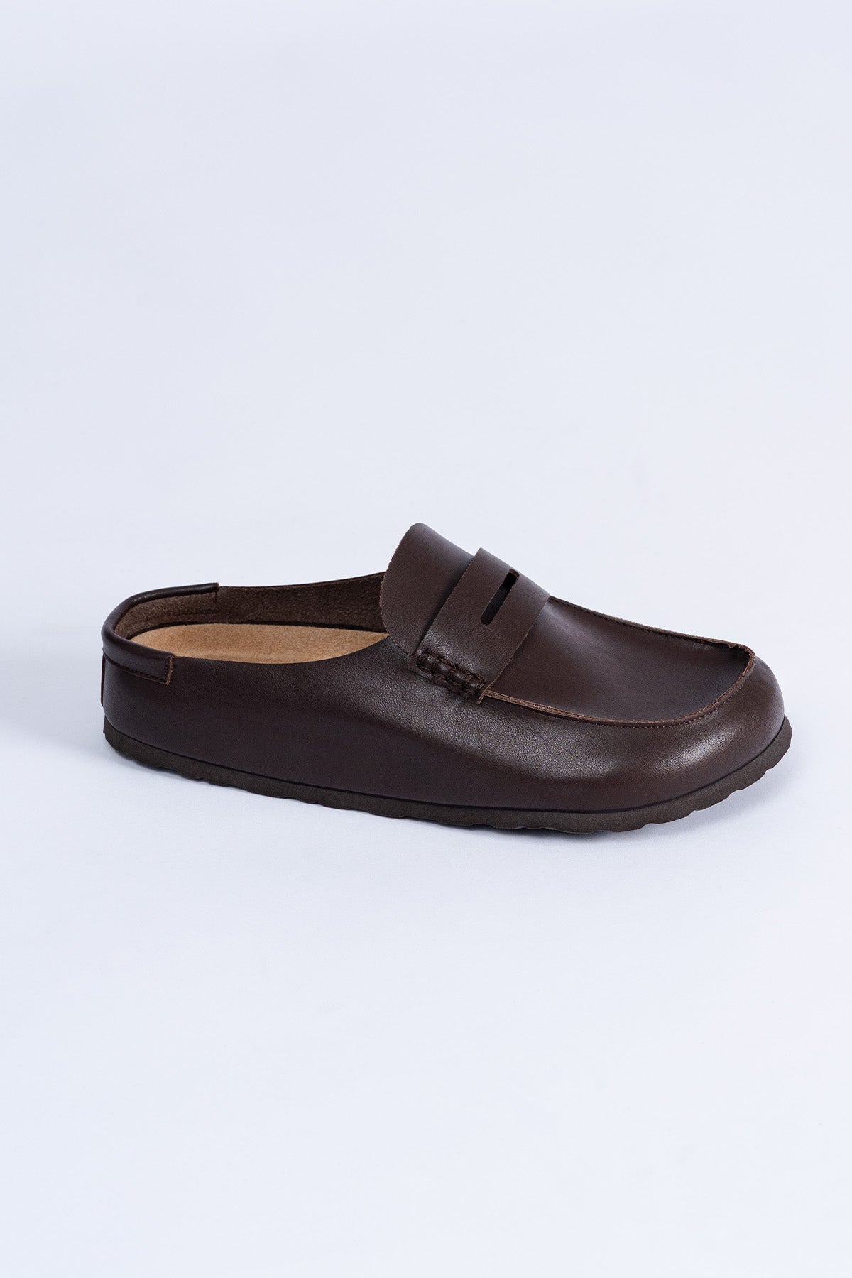 Saaplay Birkener Moccas in brown leather, showcasing the stylish moccasin design with detailed stitching and comfortable fit.