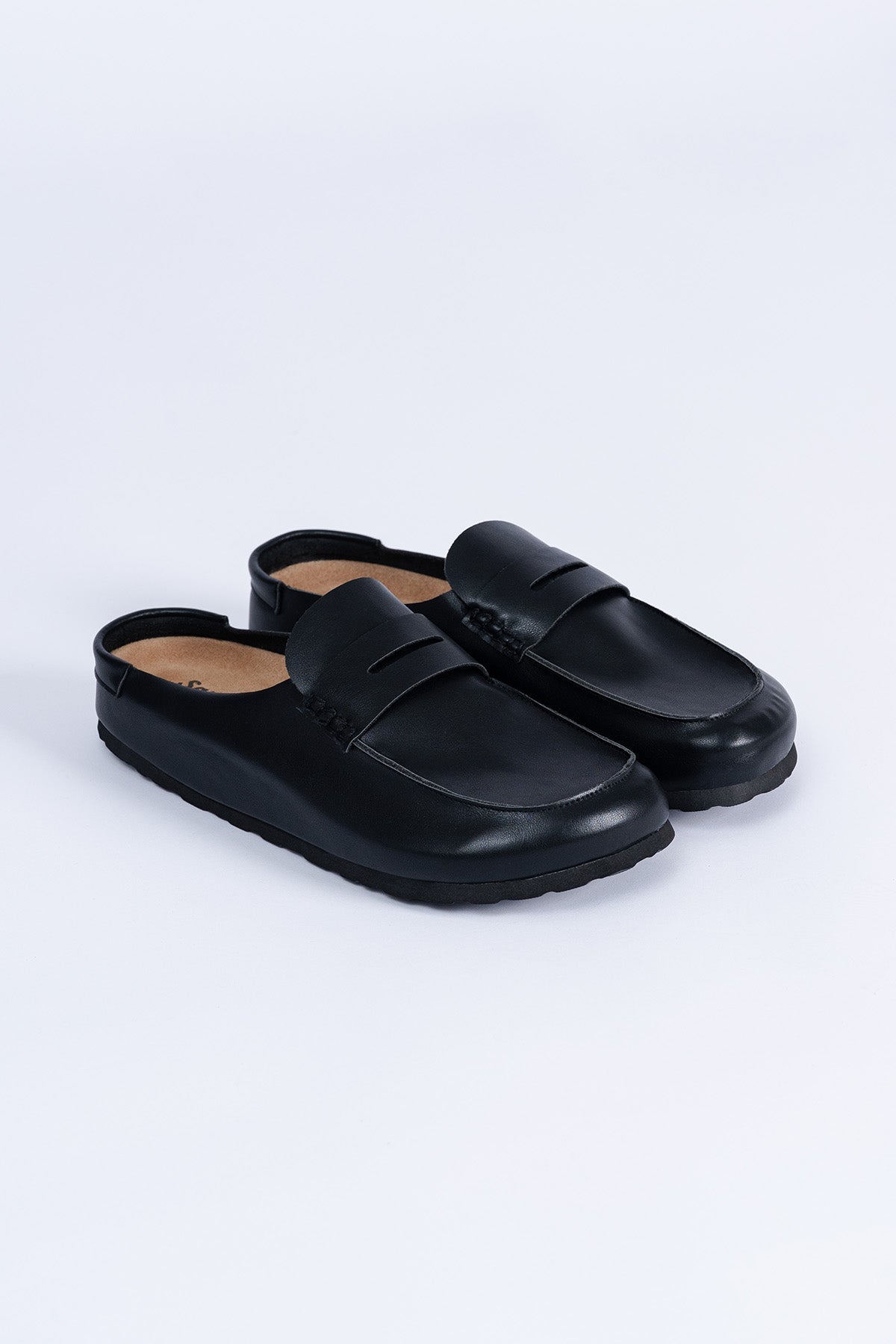 Saaplay Birkener Moccas in black, stylish moccasin footwear with leather details, perfect for casual or semi-formal wear.