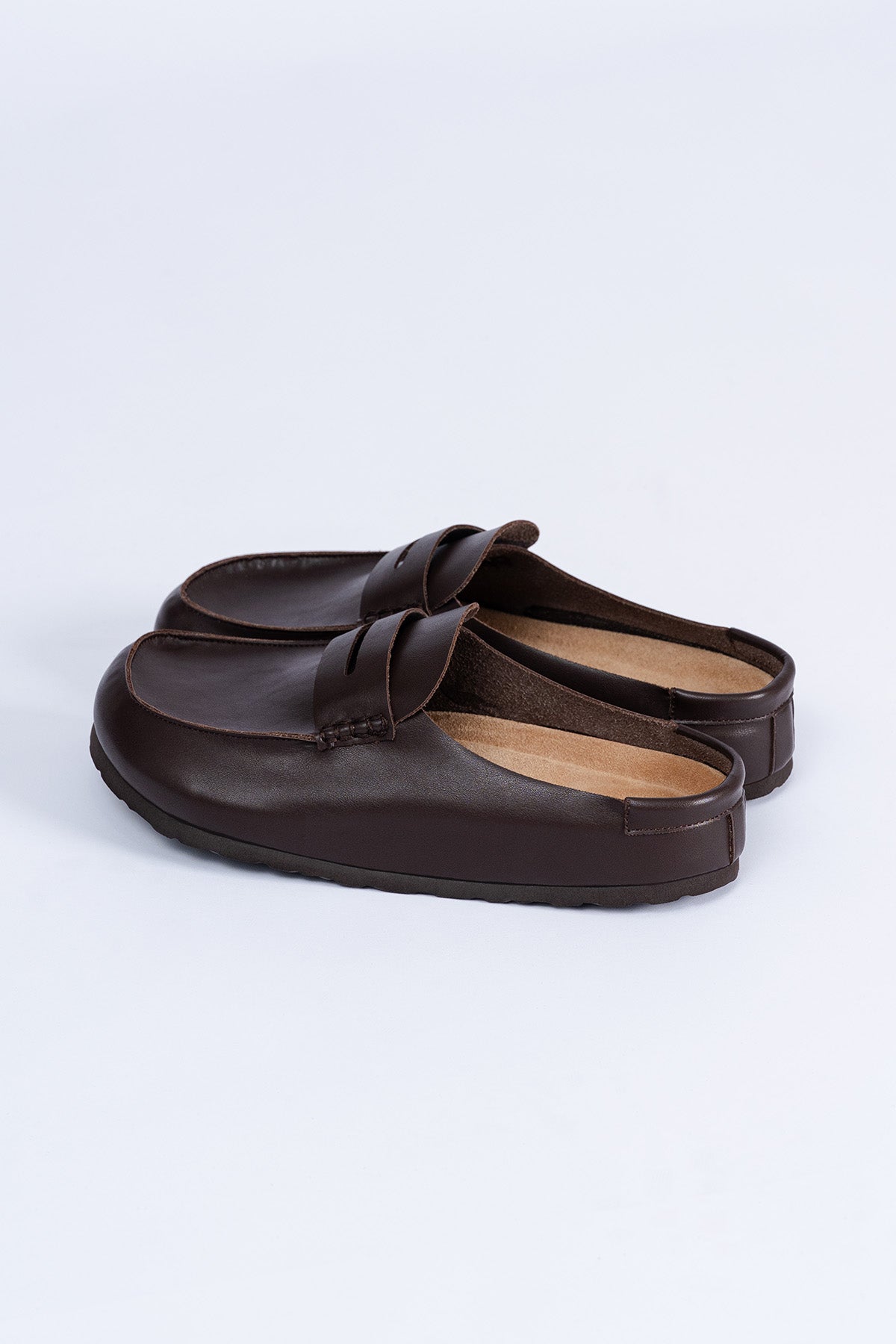 Saaplay Birkener Moccas in brown leather, showcasing classic moccasin design with detailed stitching and soft sole.