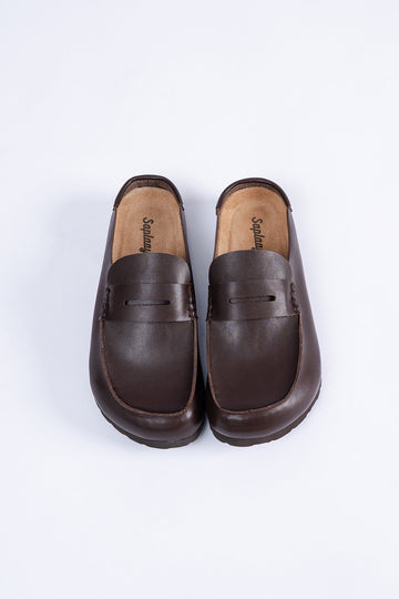 Saaplay Birkener Moccas in brown leather, showcasing a sleek moccasin style with detailed stitching and soft sole.